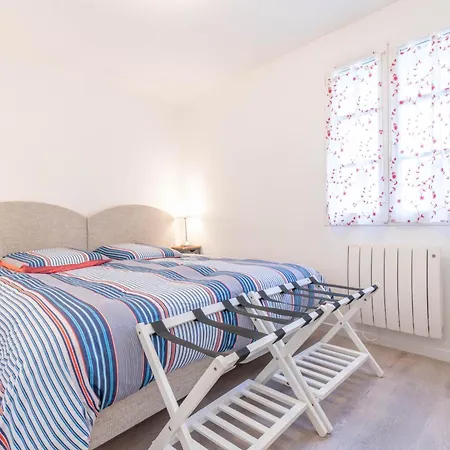 Apartment Avec Deux Chambres. *