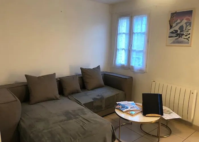 Avec Deux Chambres. * Argelès-Gazost