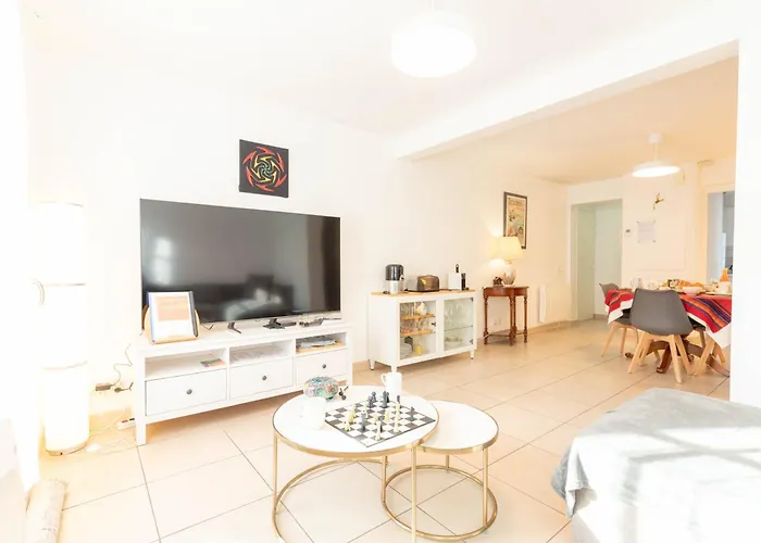 Apartment Avec Deux Chambres. *