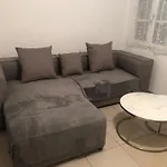 Avec Deux Chambres. *