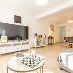 Avec Deux Chambres. Apartament