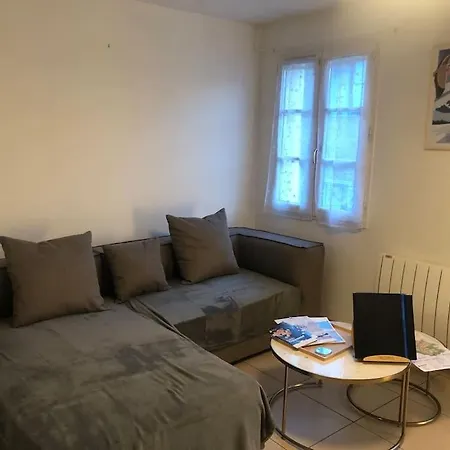 Avec Deux Chambres. * ארגלס-גזוסט