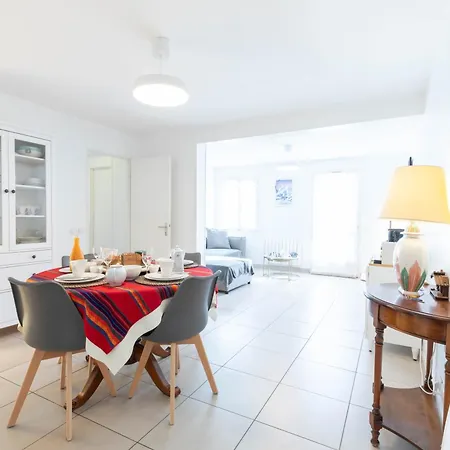 Avec Deux Chambres. * ארגלס-גזוסט