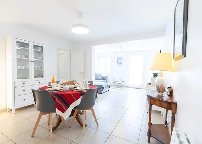 Avec Deux Chambres. * Argelès-Gazost